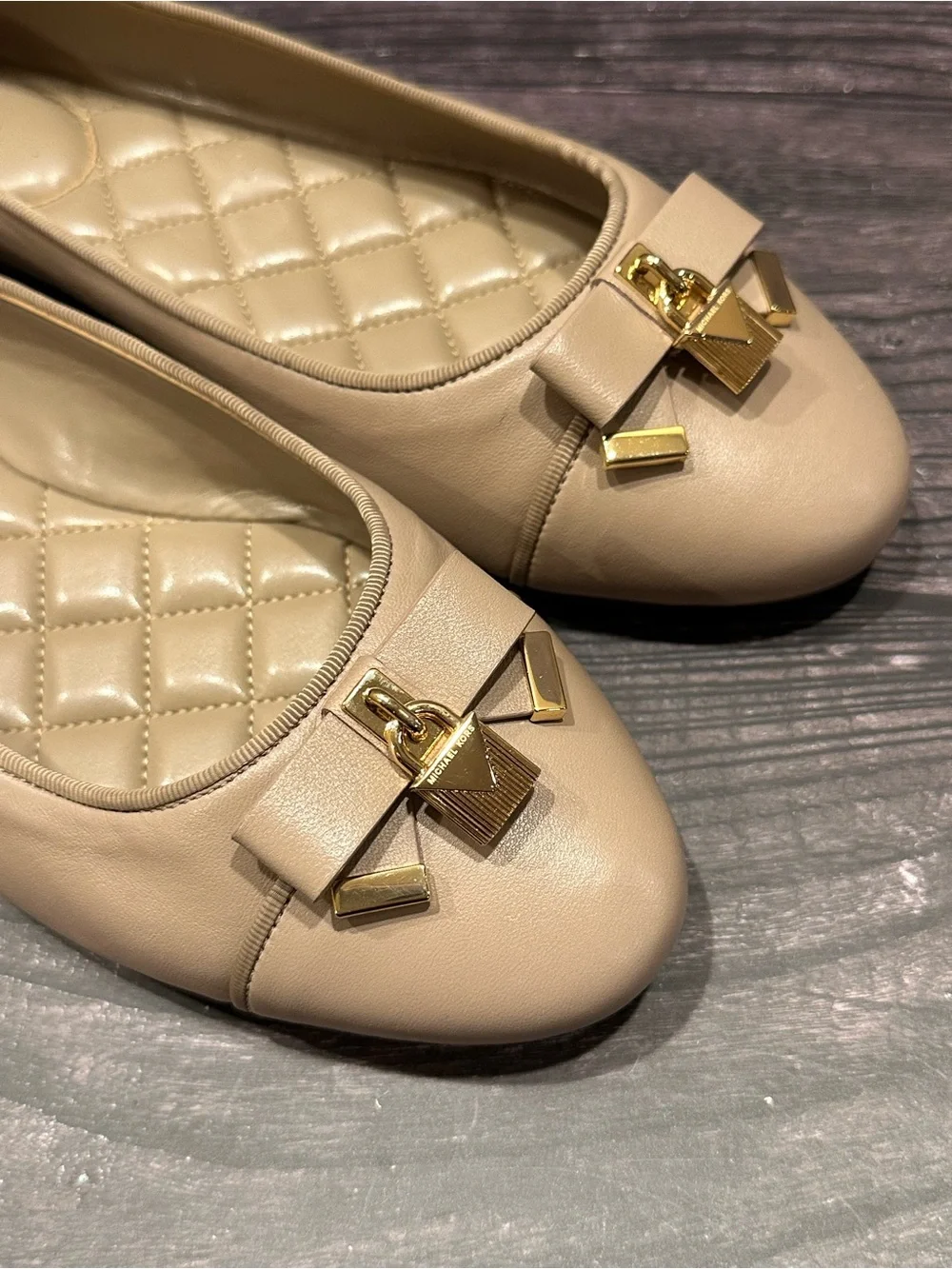 Michael Kors Beige Leather Padlock Bow Ballet Flats Women’s Size 10M